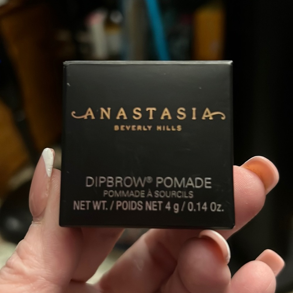 Anastasia Beverly Hills • dipbrow pomade • taupe